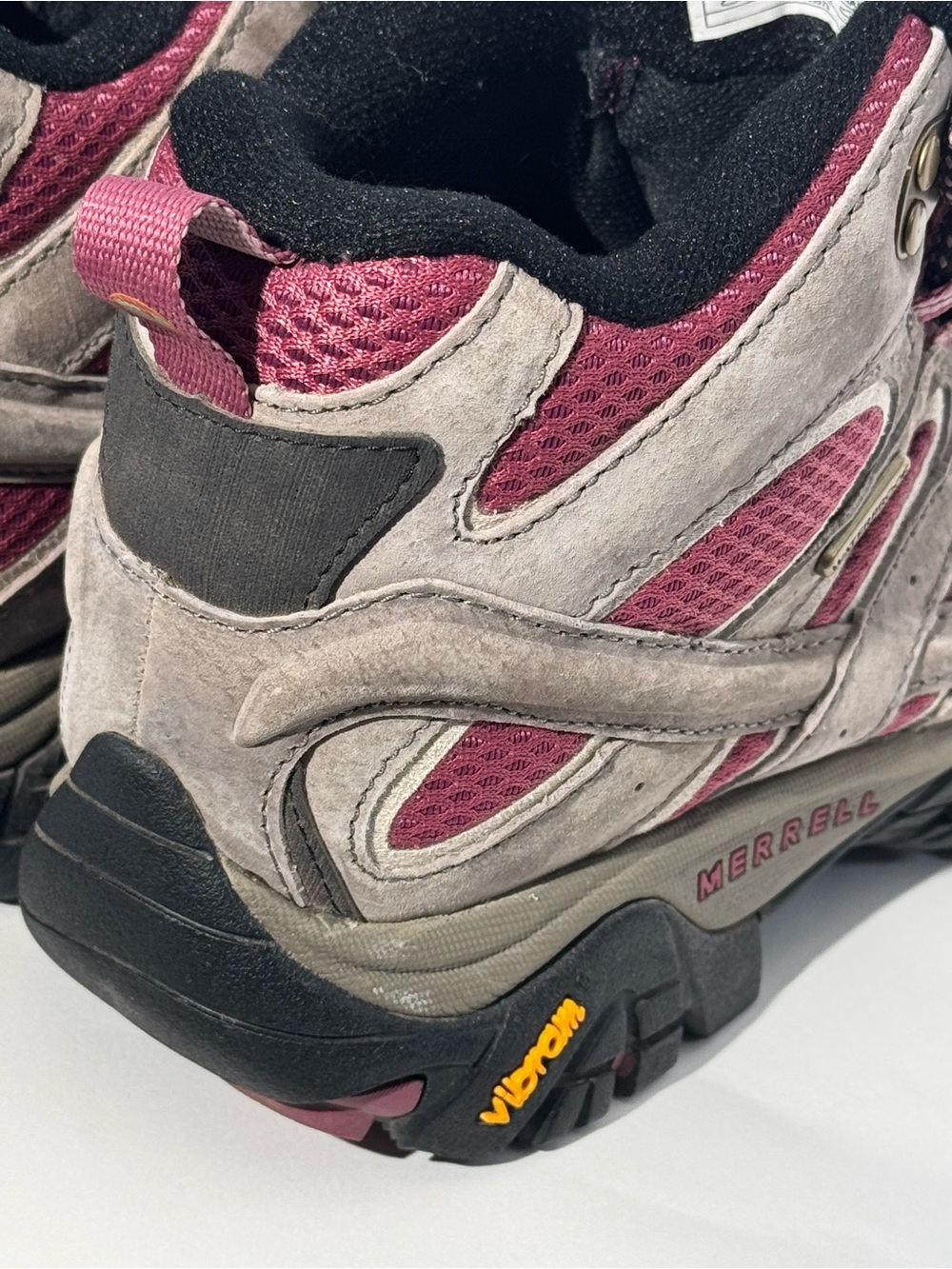 Women’s size 7 Merrell Women's Moab 2 Ankle Hiking Boots in boulder and blush